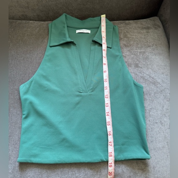 Aritzia Babaton Emerald Kelly Green V-neck Collared Tank Top Size Medium - Picture 8 of 8